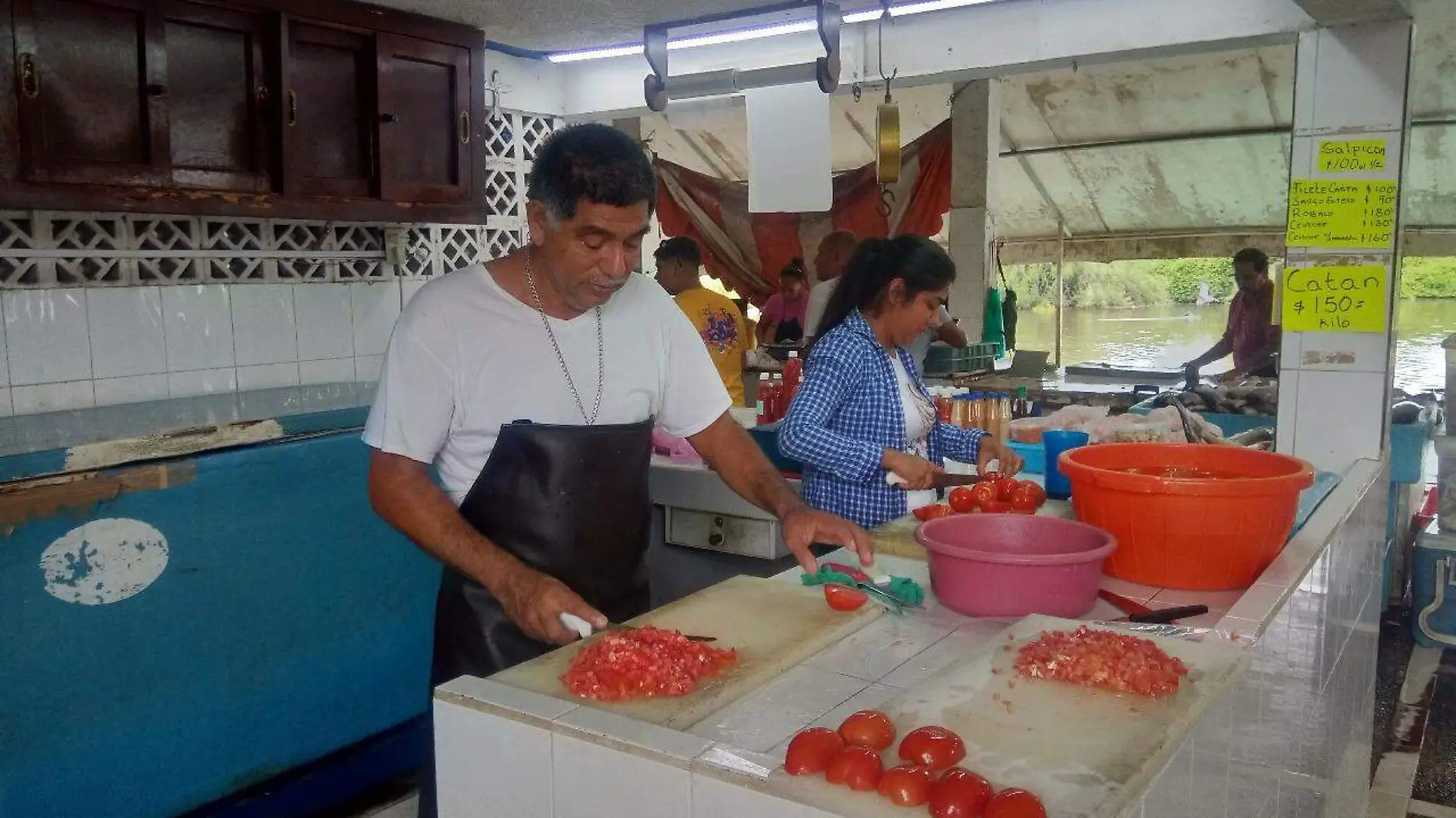 Los 40 comercios que existen dentro del mercado solo unos 10 ó 12 se podrían trasladar al mercado Ávila Camacho